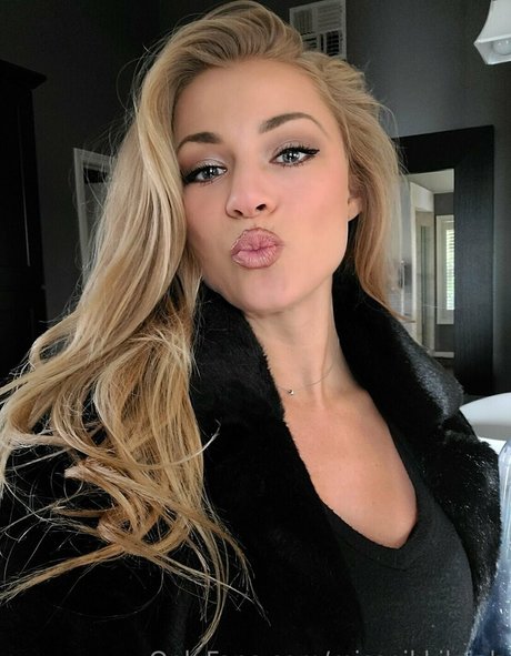 Nikki Leigh pornstar high quality pics