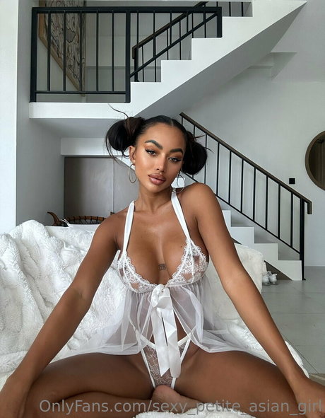 sexy petite asian girl top model pic