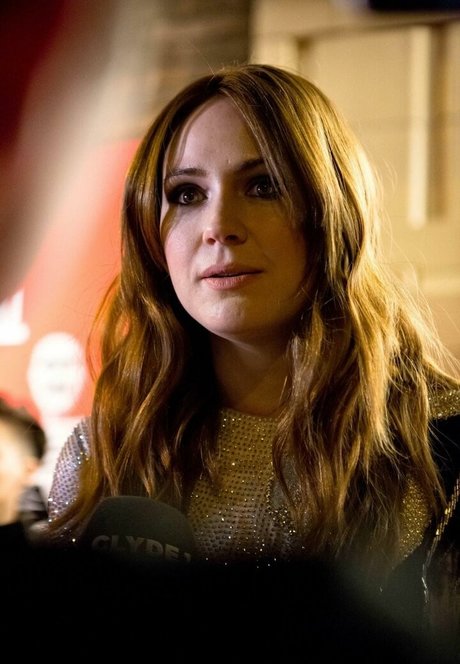 Karen Gillan model naked pictures