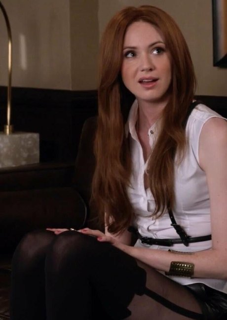 Karen Gillan sexy star photos