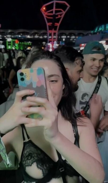 Melissa Fernandes pretty star images