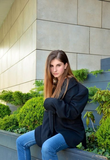 stormibee beautiful model image