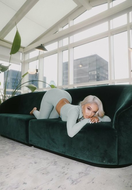 Saweetie pretty model photos