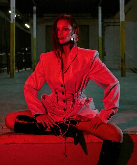 Shay Mitchell nudes actress photo