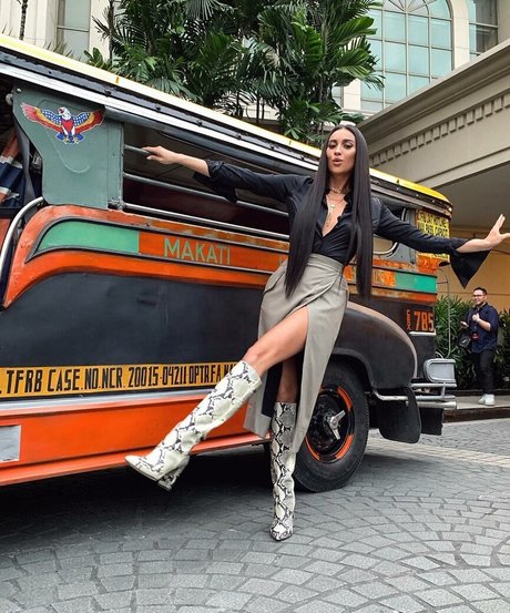 Shay Mitchell pornstar nudes picture