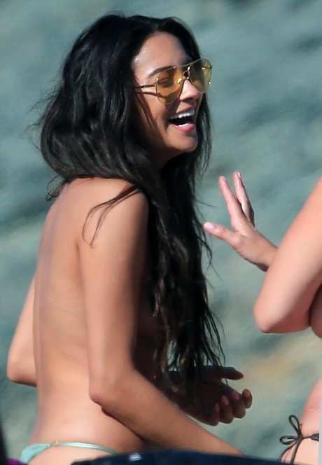 Shay Mitchell star pretty pics