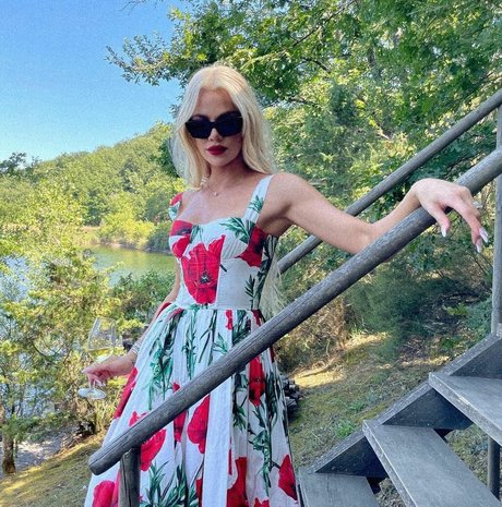 Khloe Kardashian star art photo