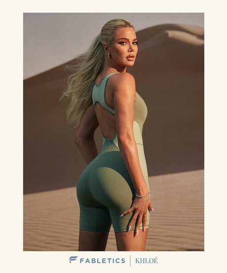 Khloe Kardashian sexy model pic