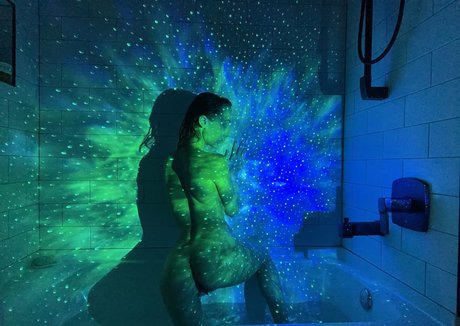 LillyyLuna model pretty images