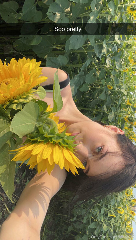 LillyyLuna star erotic photos