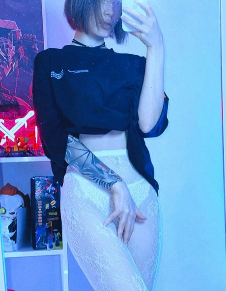 vikiblade star nude picture