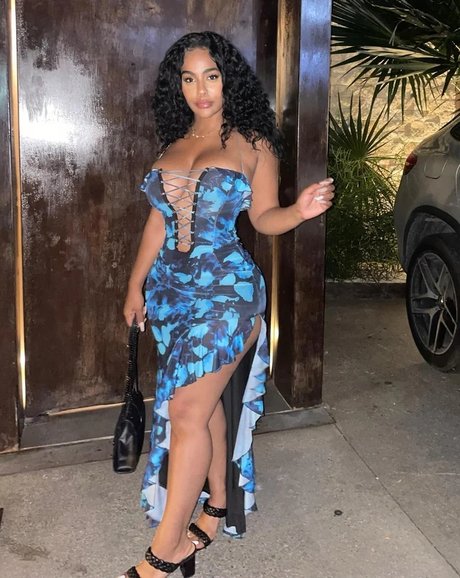 Ayisha Diaz model pretty images