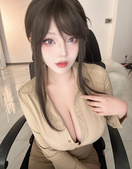 Takomayuyi nudes model photo