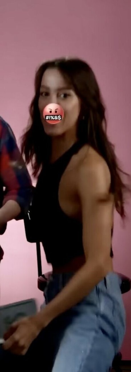 Try Channel Girls pretty actress pic