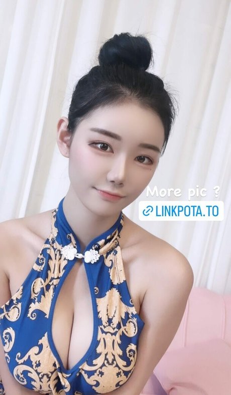 Berry model high quality picture