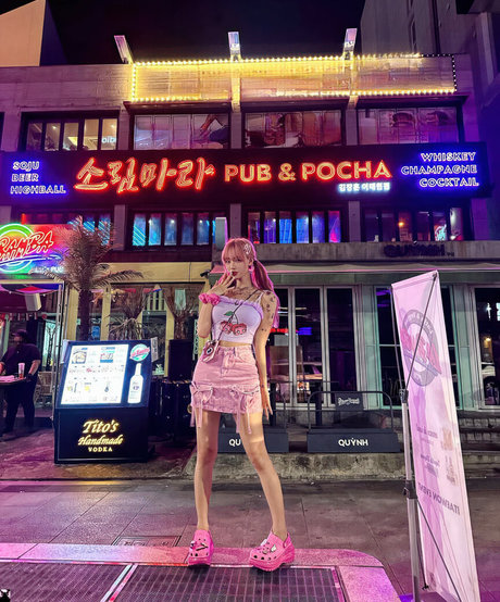 Berry pornographic model photos