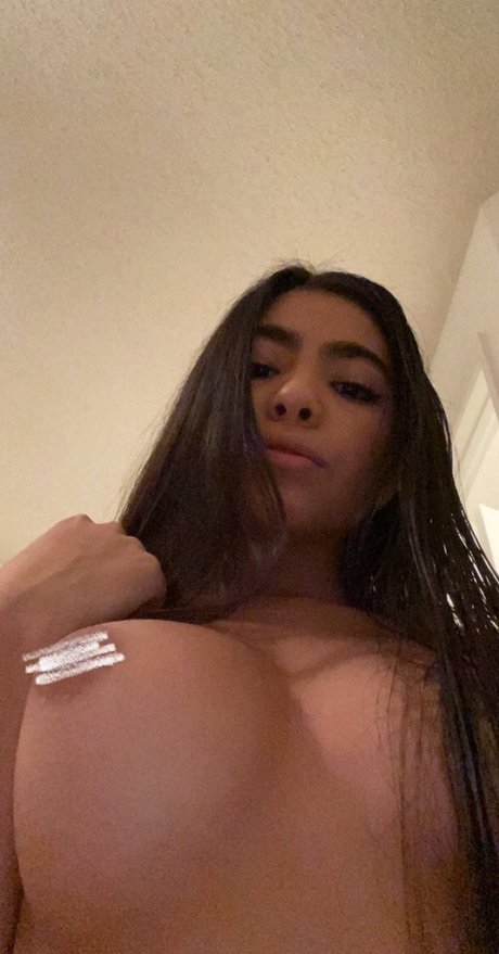 kenniwennii naked model photo