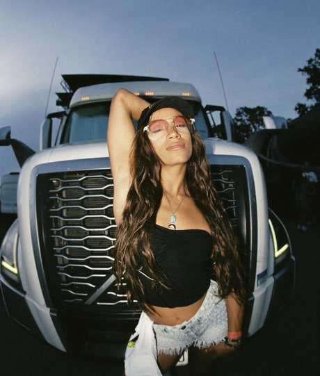 Sasha Banks perfect actress pics