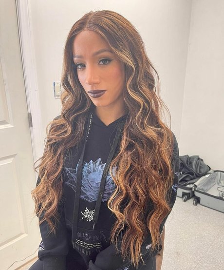 Sasha Banks model best picture