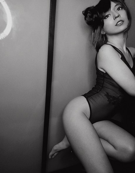 MAIScnhyo model nudes image