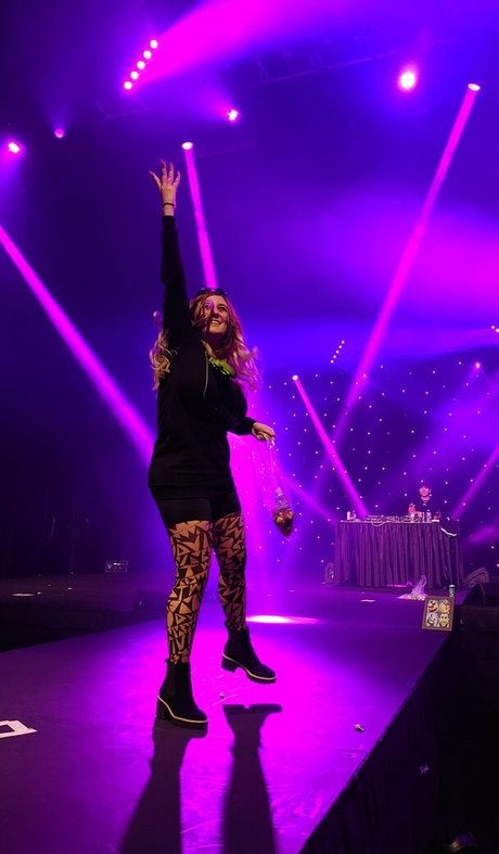 Demondice Karen model perfect pic