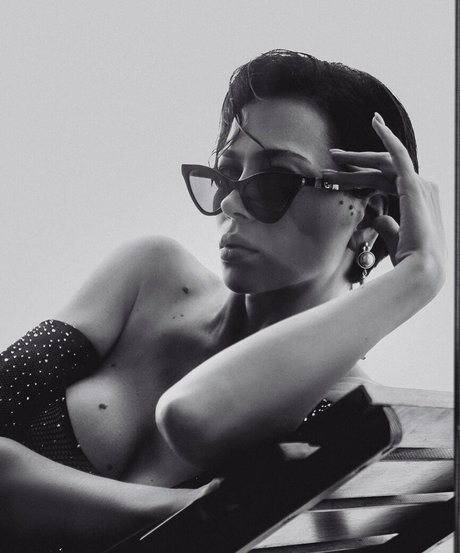 Nastasya Samburskaya pornstar free image