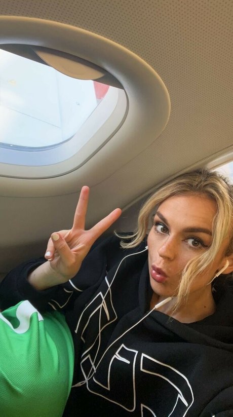 Tallia Storm model hot photos