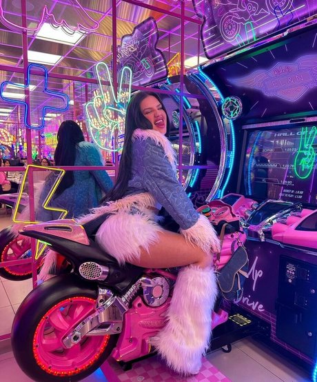 Vivi Wanderley pornstar beautiful pics