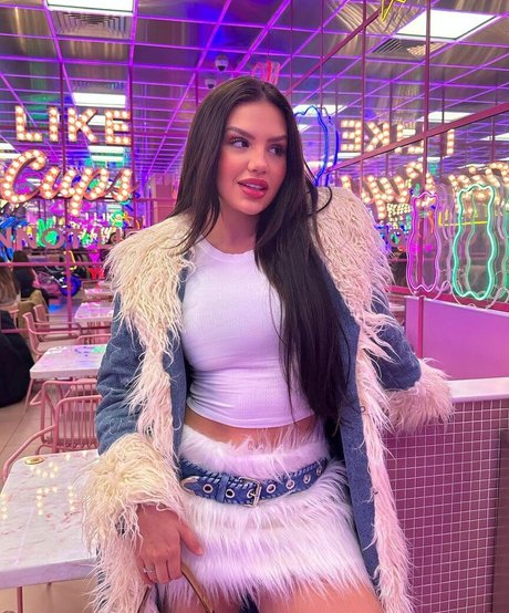 Vivi Wanderley adult star image