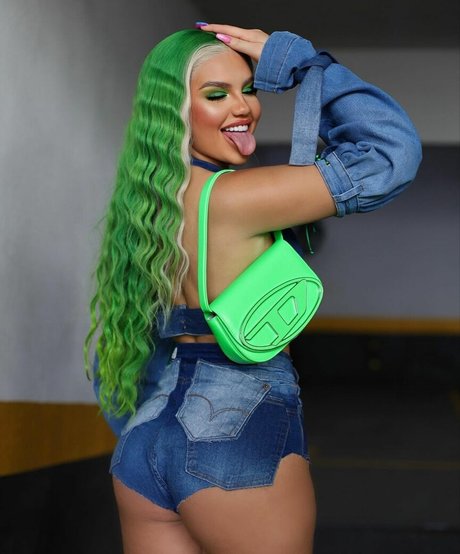 Vivi Wanderley model beautiful photo