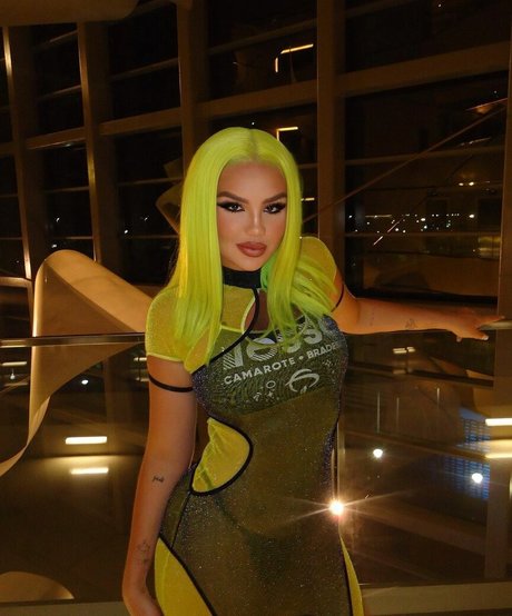 Vivi Wanderley adult star pic