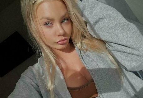 Riley Steele erotic actress picture