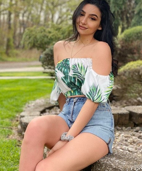 mnufo model nude pic