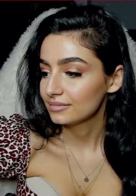 mnufo pornographic actress photos