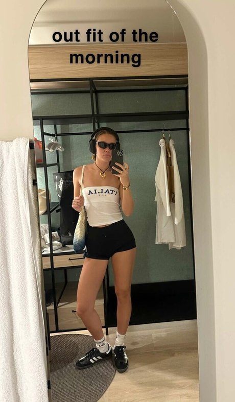 Olivia Ponton nudes model photo