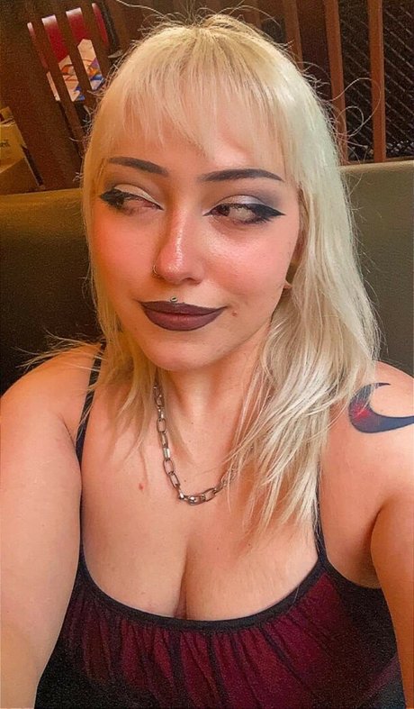 lvngdedgrl pretty model pictures