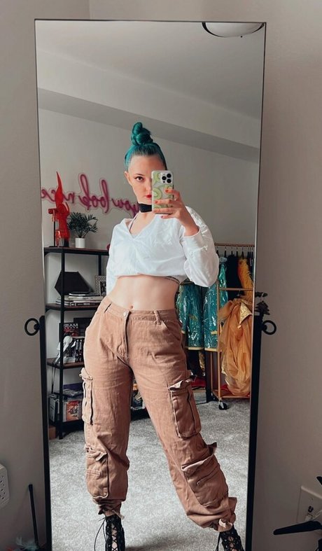 Littlesiha pornstar naked img