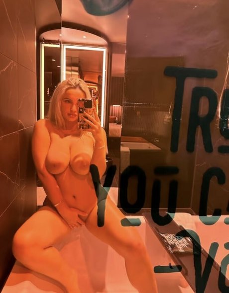 Vee Campbell pornographic actress pics