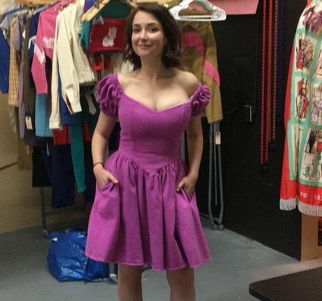Milana Vayntrub star nude photo