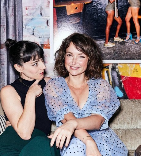 Milana Vayntrub hd model picture