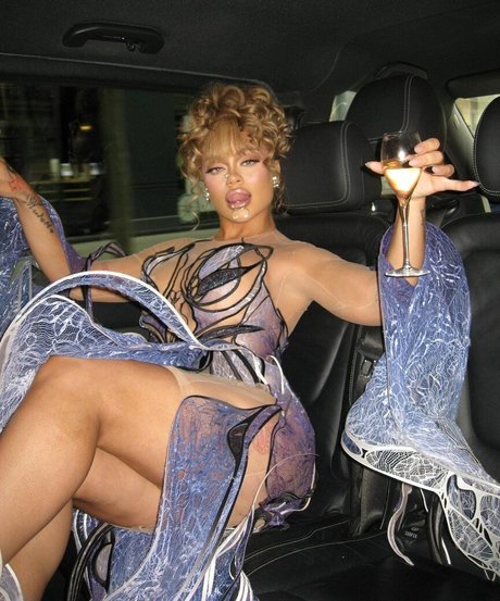 latto777 model free photo