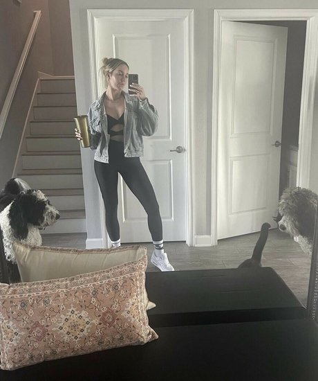 Chelsea Green model adult pic