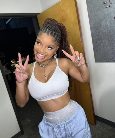 Halle Bailey pornographic actress gallery