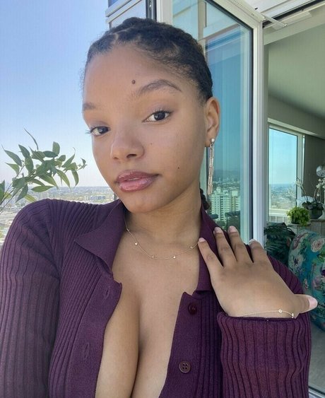 Halle Bailey nude actress pic