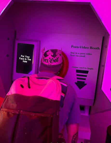 issameg nude model photo