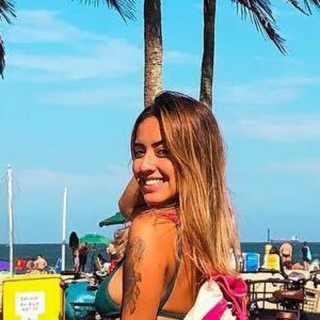 Yara Lore star top photo