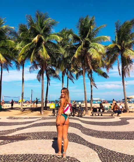 Yara Lore porn model photo