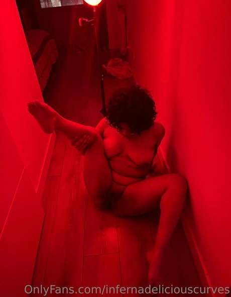 deliciussscurly star erotic galleries