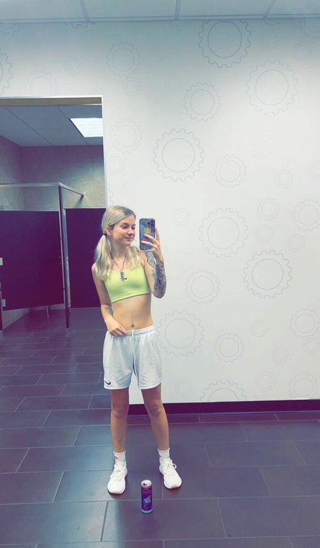 Gingiehippie naked actress pic