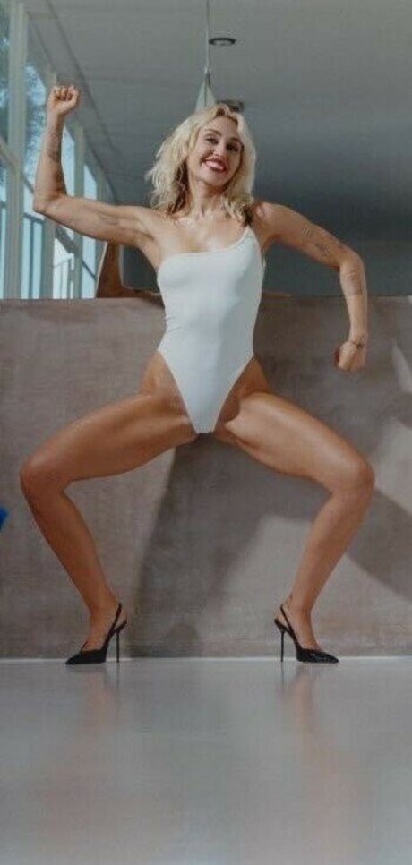 Miley Cyrus nice model images